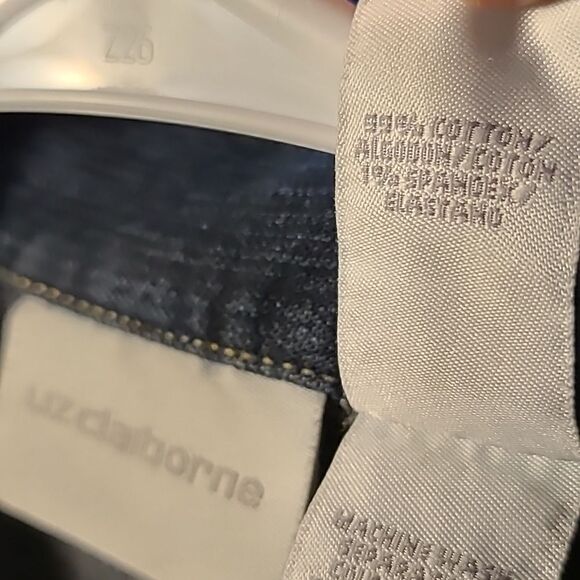 Liz Claiborne Bluejean Jacket, Dark Wash Slightly Distressed Size Large - Picture 10 of 10